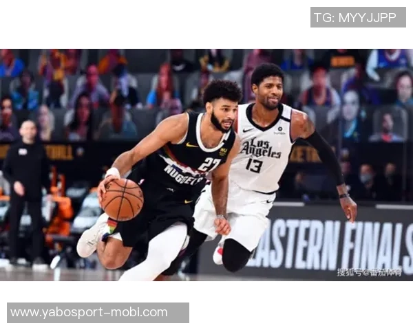 保罗现场观战快船与掘金激烈对决两支顶级球队的精彩较量 保罗现场观战快船与掘金激烈对决两支顶级球队的精彩较量